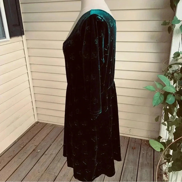 Her Universe Marvel Loki Velvet Embossed Dress Size XL Hot Topic Cosplay Green - Picture 5 of 13